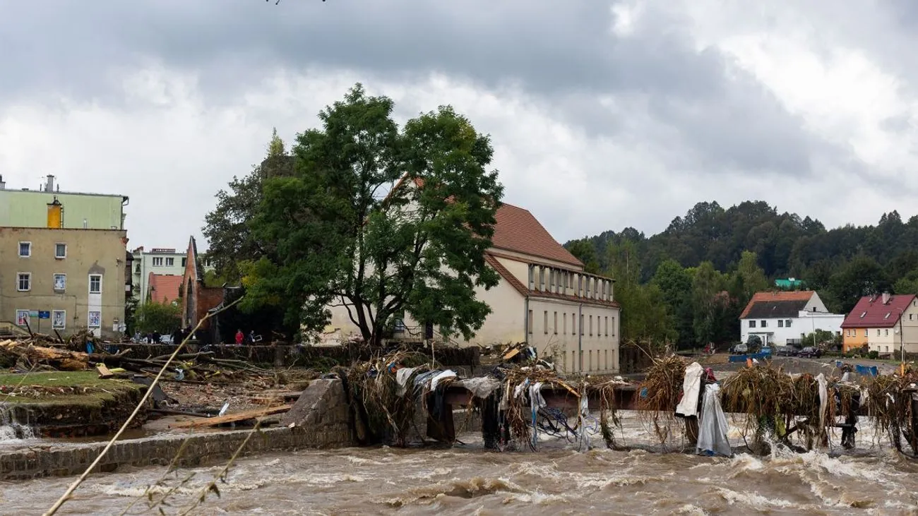 Сильные ливни на севере Китая: по меньшей мере двое погибших и тысячи эвакуированных Сильные ливни на севере Китая: по меньшей мере двое погибших и тысячи эвакуированных