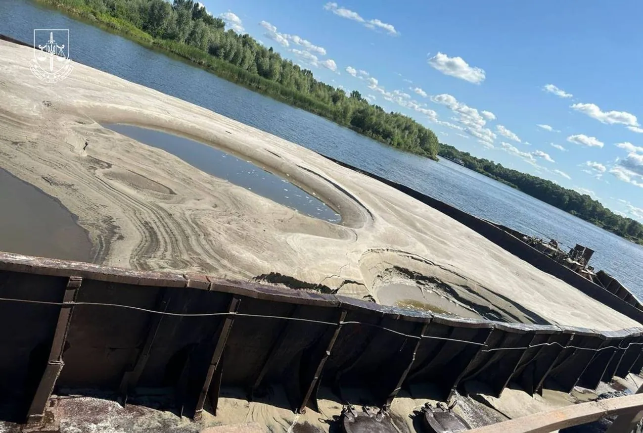 Незаконно добыли 8 тыс. тонн песка из реки Десна: дело работников спецпредприятия передали в суд Незаконно добыли 8 тыс. тонн песка из реки Десна: дело работников спецпредприятия передали в суд