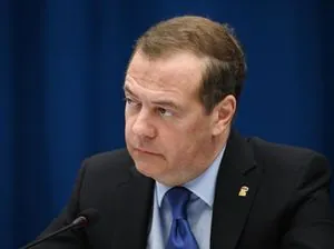 "Кожен новий ультиматум - це погроза і крок до війни зі США": медвєдєв про заяву Трампа дати путіну 10–12 днів для домовленості з Україною