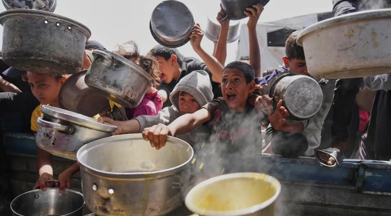 Франция проведет воздушную доставку гуманитарной помощи в Газу